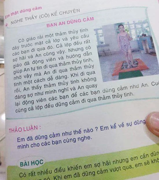 The courage lesson in the book on practicing life skill (Photo: SGGP)